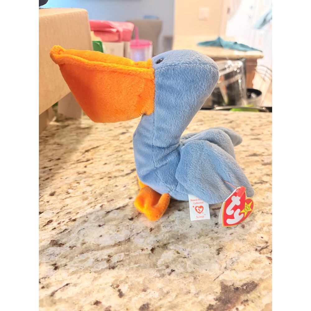 Scoop the Pelican Beanie Baby With ERRORS VERY RARE Retired TY 1996 - Picture 1 of 7